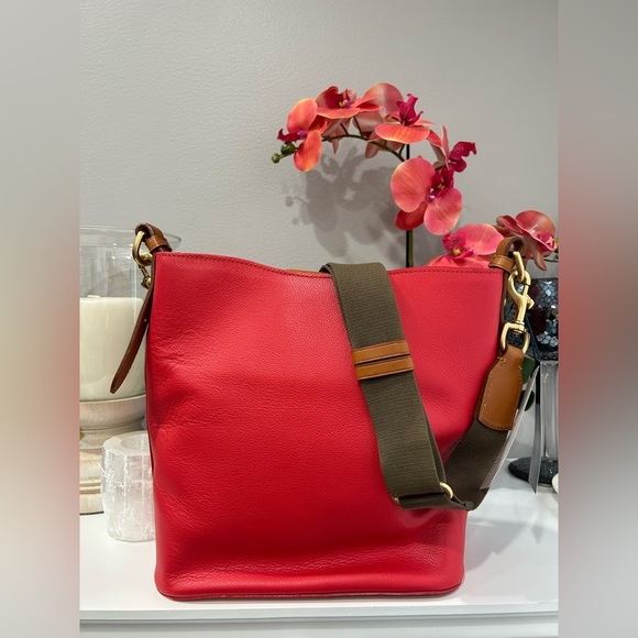 Dooney & Bourke Raleigh Roxy Large Geranium bag - Picture 3 of 10